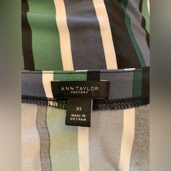 Ann Taylor striped wrap dress. Size XS - Picture 6 of 6